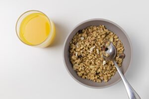 Oatmeal and orange juice 300x199 - Oatmeal and orange juice