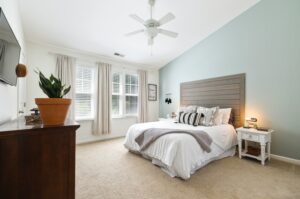 Bedroom with complete linens 300x199 - Bedroom with complete linens