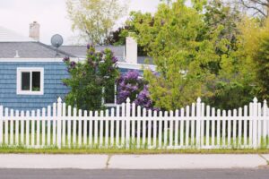curved inward white fence 300x200 - curved inward white fence