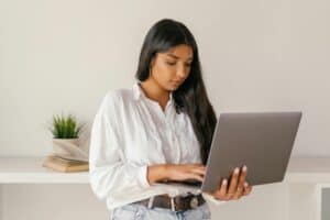 a woman in white dress shirt using a laptop 300x200 - a woman in white dress shirt using a laptop.jpg