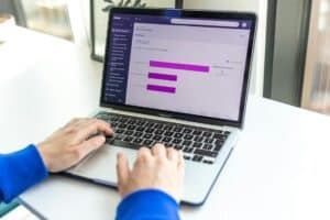laptop with shopify statistics 300x200 - laptop_with-shopify-statistics