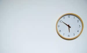 pexels catscoming 707582 300x183 - clock
