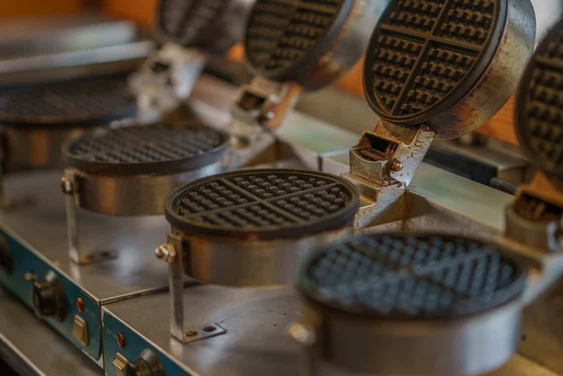 Do You Need a Commercial Waffle Maker for Your Cafe? Discover Commercial kitchen with waffle irons - Do You Need a Commercial Waffle Maker for Your Cafe? Discover